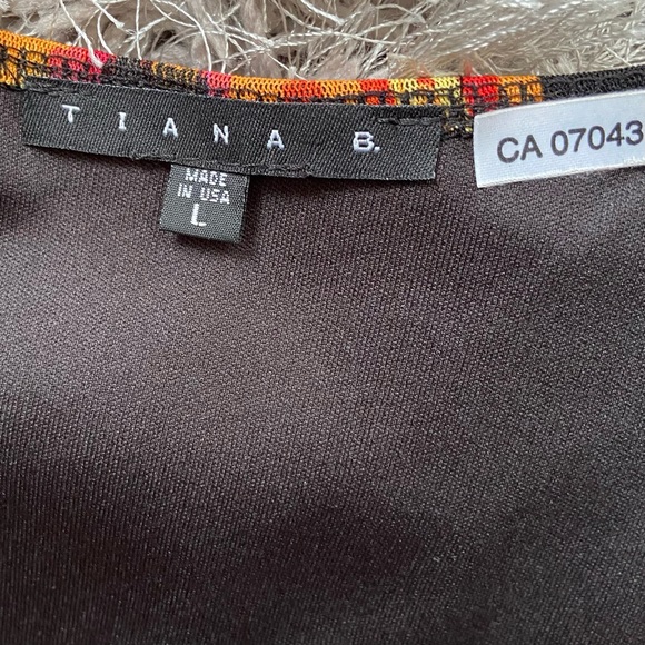 TIANA B. women multicoloured v neck sleeves less knit lined dress. Size L. Used. - Picture 9 of 16